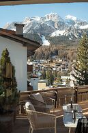 Eight Cortina