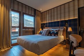Eight Cortina