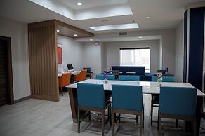 Holiday Inn Express & Suites Center by IHG