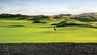 Lahinch Coast Hotel & Suites