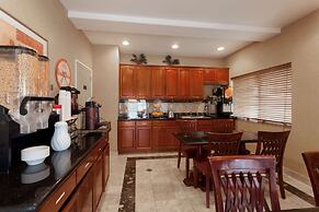 Howard Johnson Hotel & Suites by Wyndham Pico Rivera