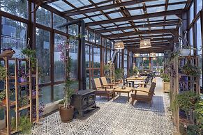 Nirvana Cosmopolitan