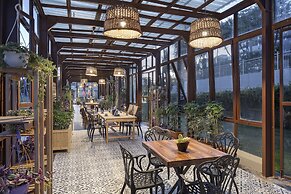 Nirvana Cosmopolitan