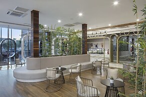 Nirvana Cosmopolitan