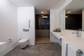 Nirvana Cosmopolitan