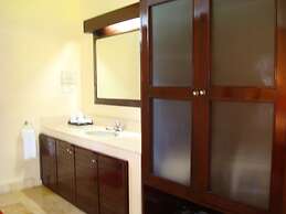 Aniniraka Resort & Spa