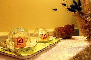 Deluxe Hotel