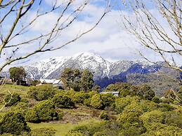 The Sebel Pinnacle Valley Resort