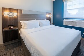 Holiday Inn Express & Suites Englewood Denver South, an IHG Hotel