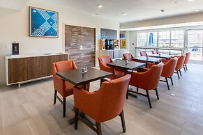 Holiday Inn Express & Suites Englewood Denver South, an IHG Hotel