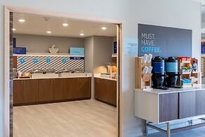 Holiday Inn Express & Suites Englewood Denver South by IHG