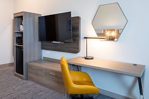 Holiday Inn Express & Suites Englewood Denver South by IHG