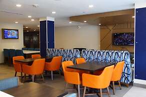 Holiday Inn Express & Suites Huntsville by IHG