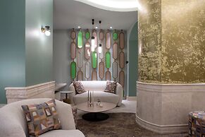 Zeus Essence Bucharest Venezia