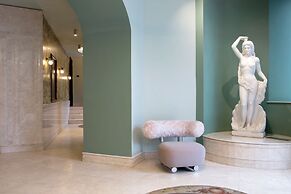 Zeus Essence Bucharest Venezia