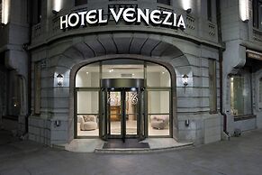 Zeus Essence Bucharest Venezia
