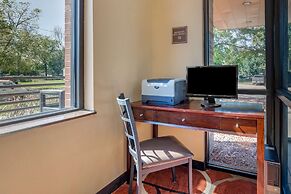 Econo Lodge Inn & Suites Fairgrounds