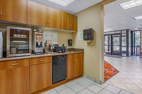 Econo Lodge Inn & Suites Fairgrounds