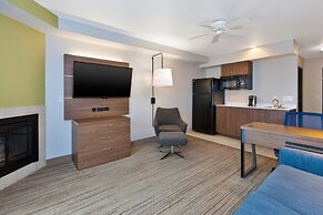 Holiday Inn Express & Suites Petoskey by IHG