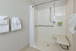 Holiday Inn Express & Suites Petoskey by IHG