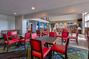Holiday Inn Express & Suites Petoskey by IHG