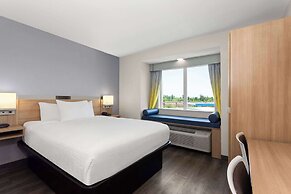 Microtel Inn & Suites by Wyndham Panama City