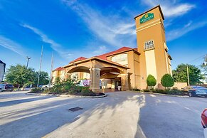 La Quinta Inn & Suites by Wyndham Houston Hobby Airport