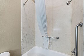 La Quinta Inn & Suites by Wyndham Houston Hobby Airport