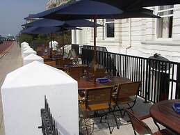 OYO The Southcliff Hotel