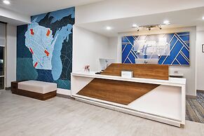 Holiday Inn Express And Suites Milwaukee Nw Park Place by IHG