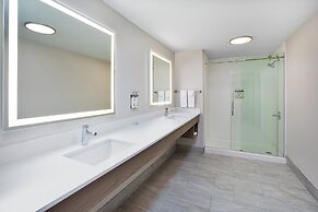 Holiday Inn Express And Suites Milwaukee Nw Park Place by IHG