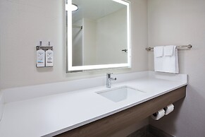 Holiday Inn Express And Suites Milwaukee Nw Park Place by IHG