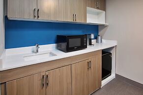Holiday Inn Express And Suites Milwaukee Nw Park Place by IHG