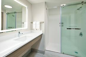 Holiday Inn Express And Suites Milwaukee Nw Park Place by IHG
