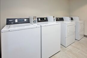 Holiday Inn Express And Suites Milwaukee Nw Park Place by IHG