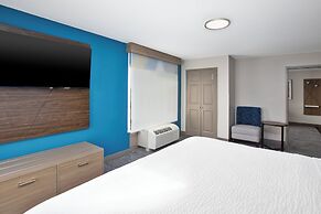 Holiday Inn Express And Suites Milwaukee Nw Park Place by IHG