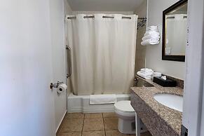 Super 8 by Wyndham Pembroke