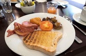 Holiday Inn Salisbury - Stonehenge by IHG