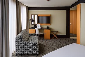 Holiday Inn Salisbury - Stonehenge by IHG