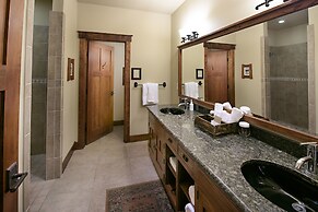 FivePine Lodge & Spa