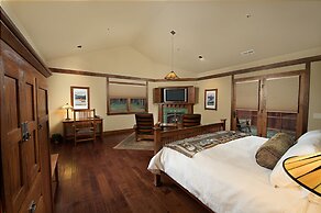 FivePine Lodge & Spa