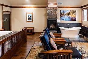 FivePine Lodge & Spa