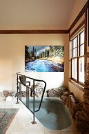 FivePine Lodge & Spa