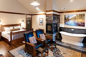 FivePine Lodge & Spa