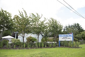 The Dew Drop Inn Motel