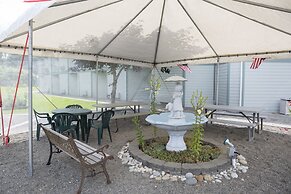 The Dew Drop Inn Motel