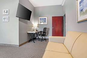 Best Western Plus Two Rivers Hotel & Suites