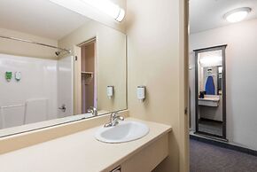 Super 8 by Wyndham Windsor NS