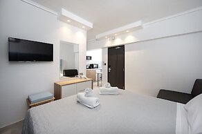 Poseidon Hotel and Apartments