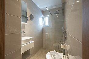 Poseidon Hotel and Apartments